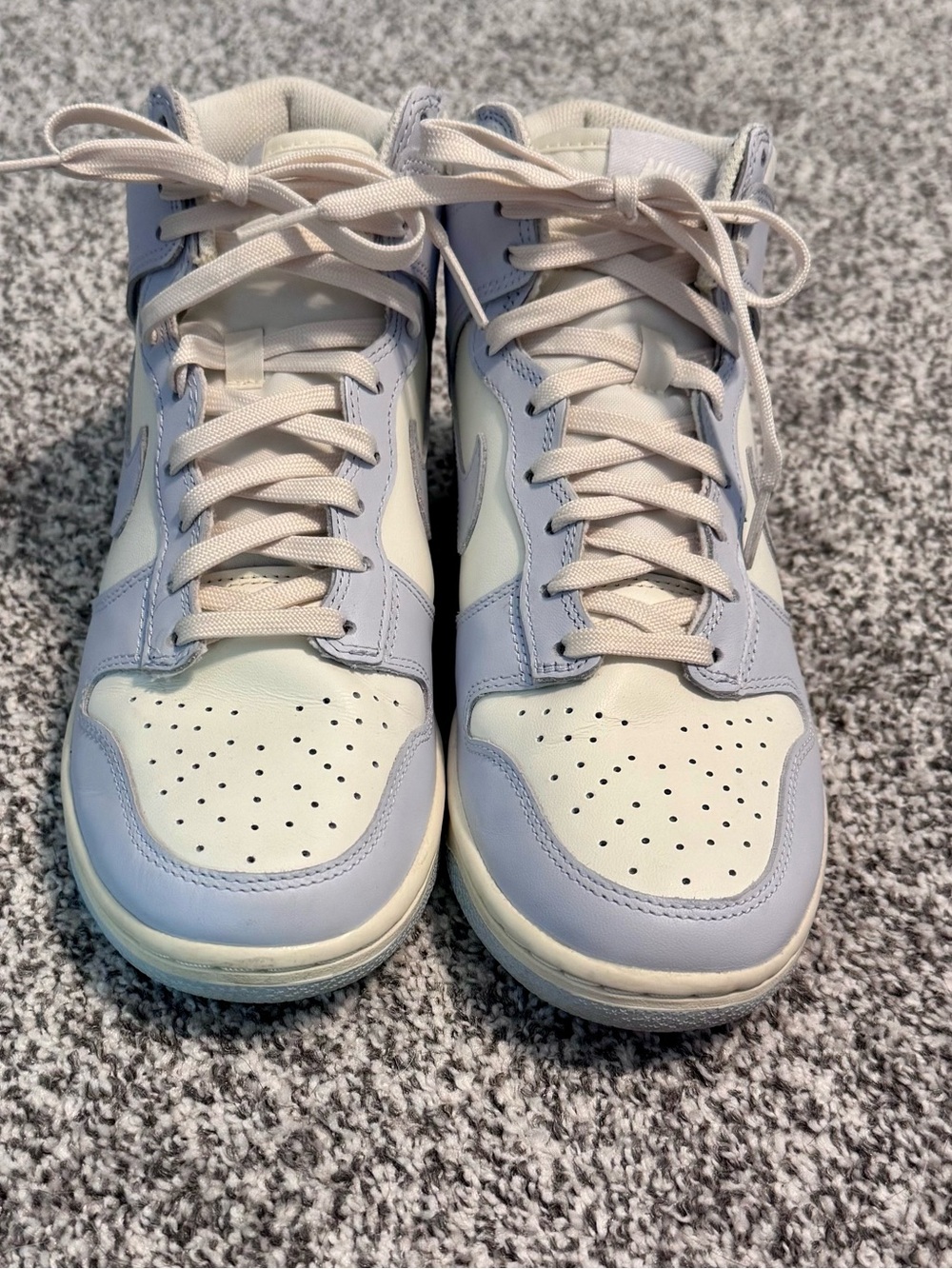 Nike Women's Low-Top Sneakers in Football Gray, EUC size 7